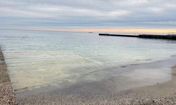 На пляжах Одеси суттєво зменшилось забруднення: екологи оцінили стан узбережжя після розливу олії