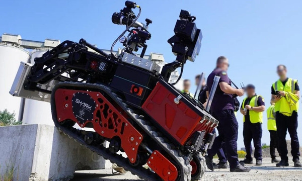 Франція передала Україні 40 роботів-пожежників Colossus для порятунку людей, що працювали в Нотр-Дамі