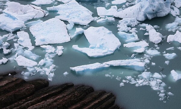 В Україну йде потепління зі штормовим вітром: синоптики попереджають про різку зміну погоди