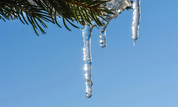 Ожеледиця, мокрий сніг і потепління: прогноз погоди в Україні на 3 січня