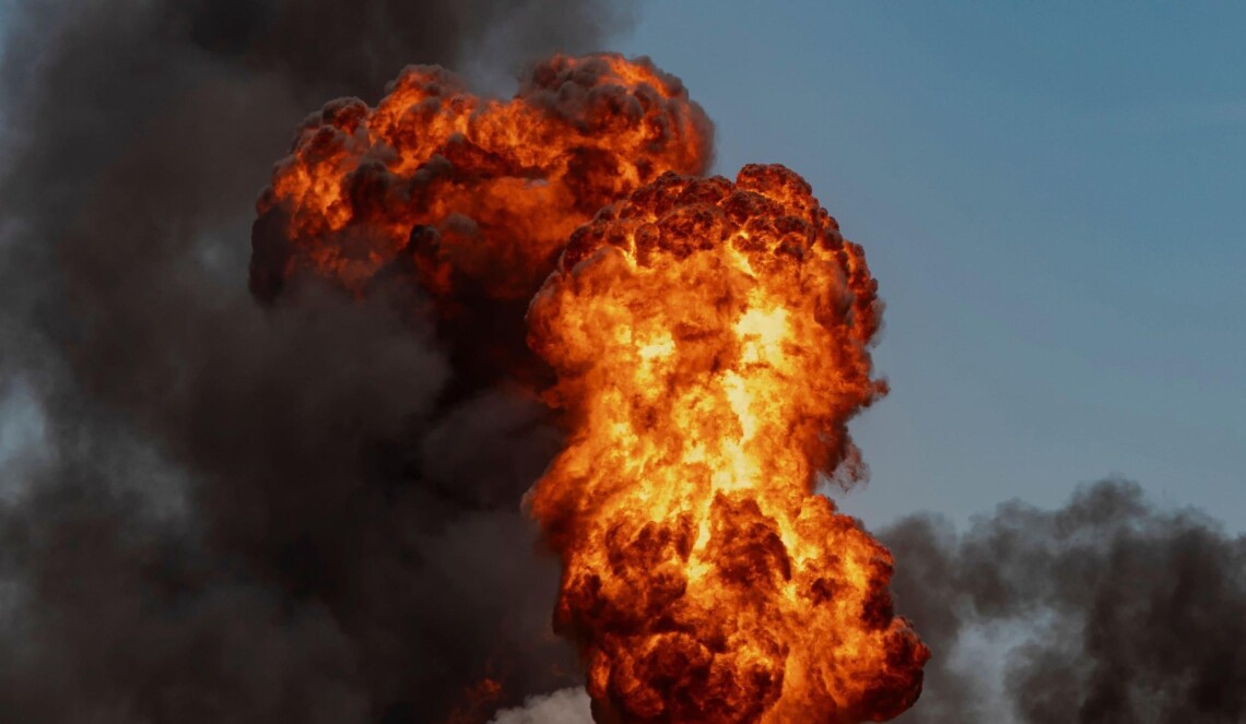 СБУ та ВМС завдали удару по заводу з виробництва дронів у Таганрозі