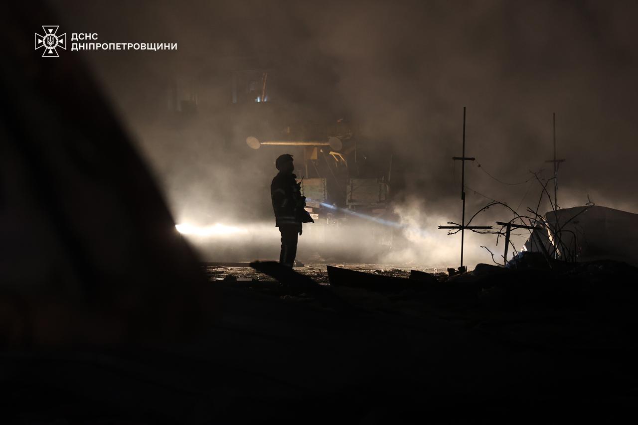 Ночная атака РФ по Украине: 95 дронов и баллистика, есть попадание в Днепре и Николаевской области