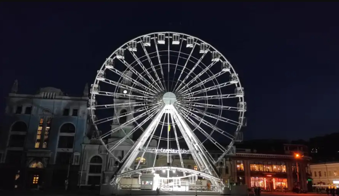 Суд арестовал колесо обозрения на Контрактовой площади в Киеве из-за опасного технического состояния