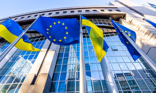 Коли Європарламент проголосує за прискорену допомогу Україні: 90 млрд євро кредиту на два роки