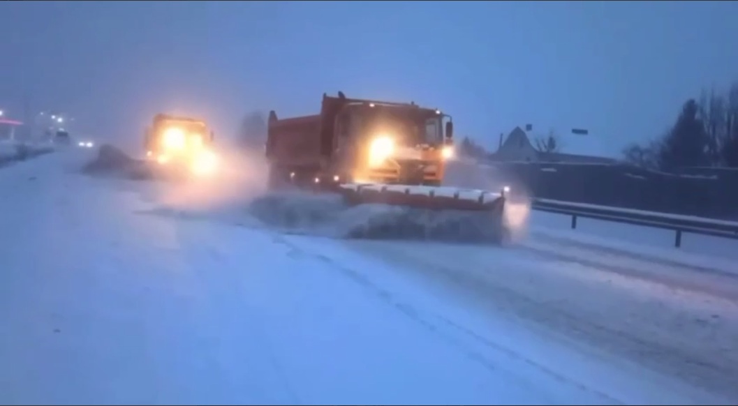 Захід України засипає снігом: Закарпаття та Івано-Франківщина під загрозою зупинки транспорту