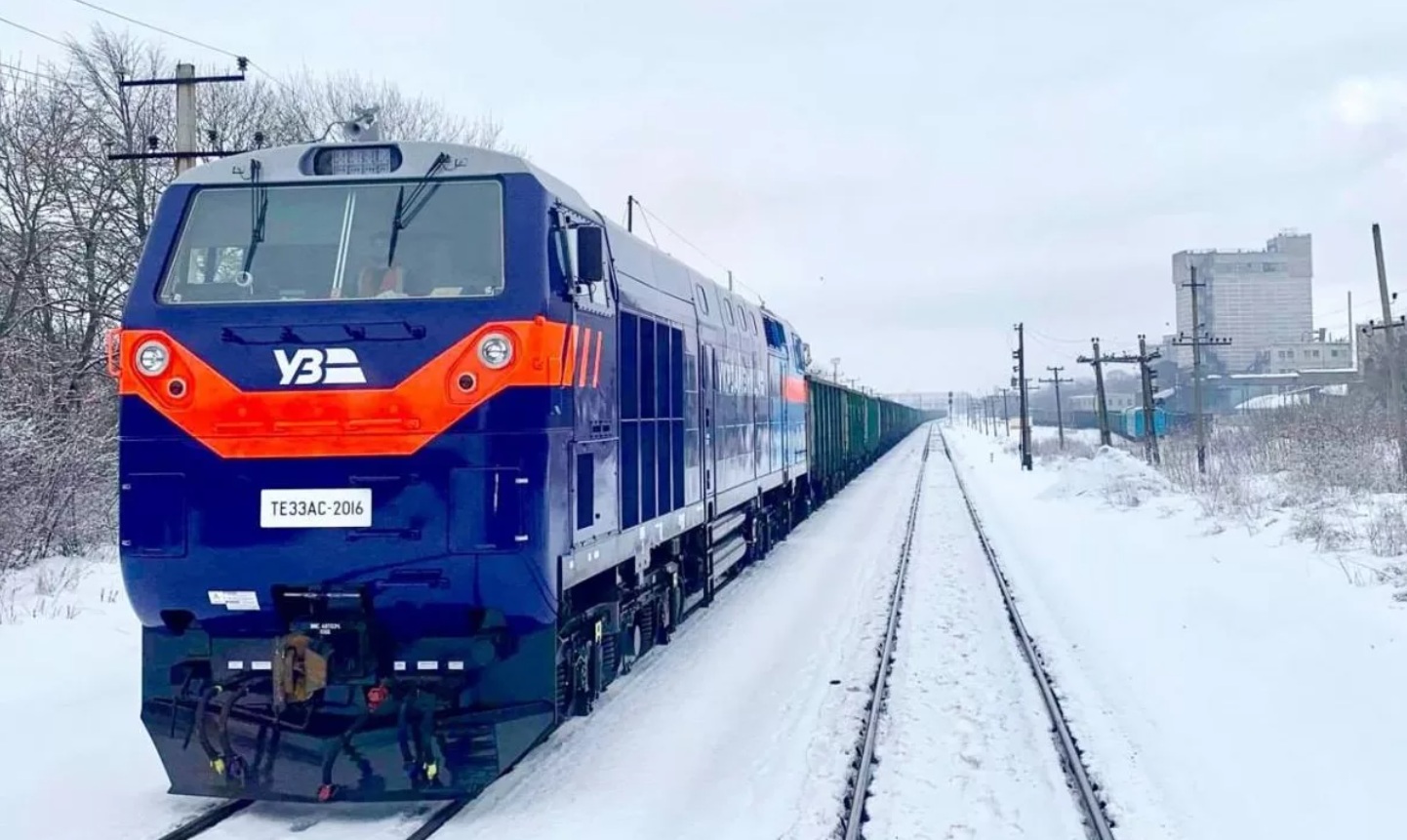 Непогода парализовала движение поездов: какие рейсы "Укрзалізниці" задерживаются почти на 8 часов