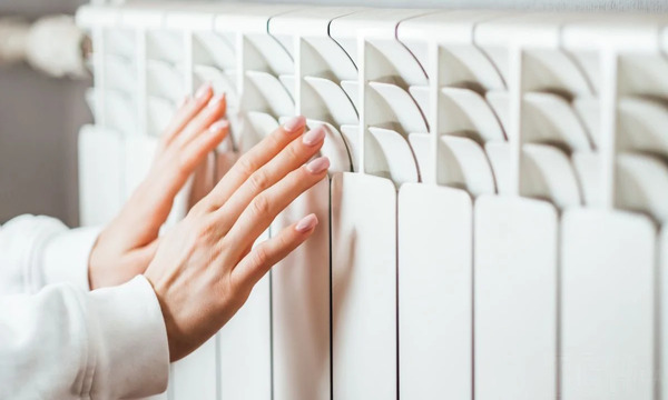 У Києві під загрозою відновлення тепла через обшуки СБУ в “Київтеплоенерго”