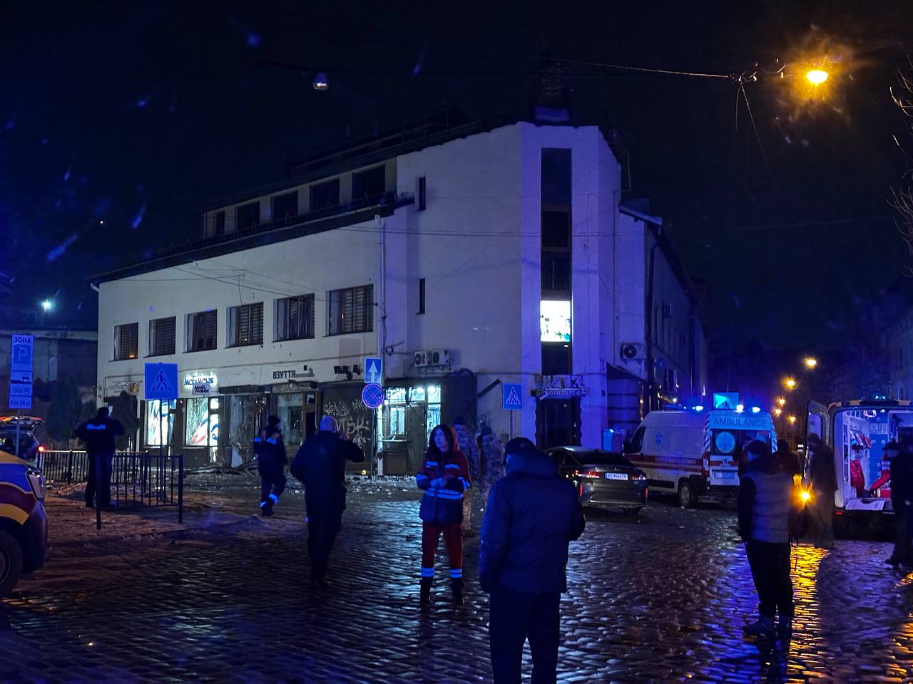 Теракт в центре Львова: погибла полицейская, 14 пострадавших