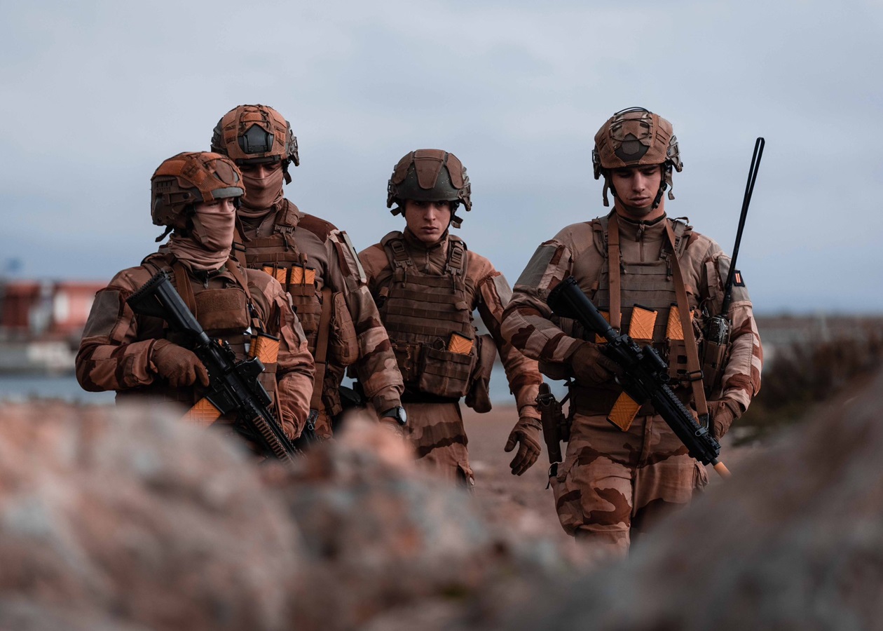 Британські та французькі десантники провели навчання перед можливим розгортанням в Україні