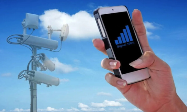 Каждая десятая станция не работает без света: Зеленский поручил восстановить стабильную мобильную связь