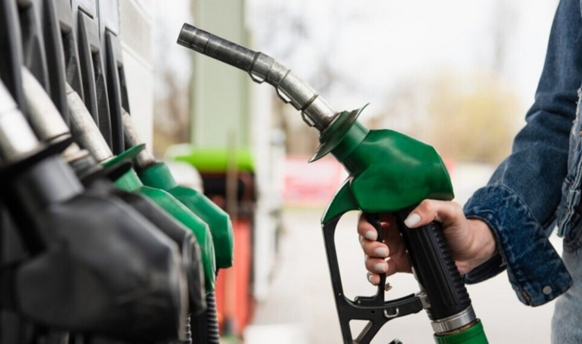 АМКУ контролирует рынок горючего и готов расследовать антиконкурентные действия