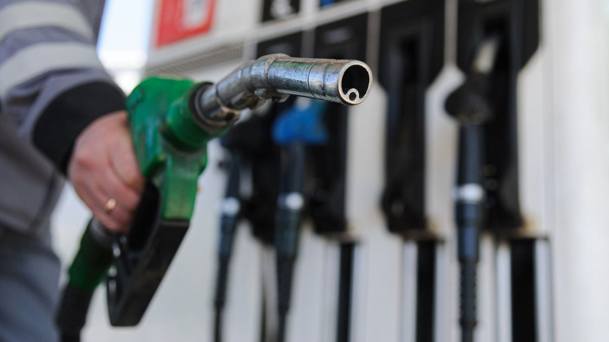 Цены на горючее в Украине растут из-за подорожания нефти: что ждет водителей