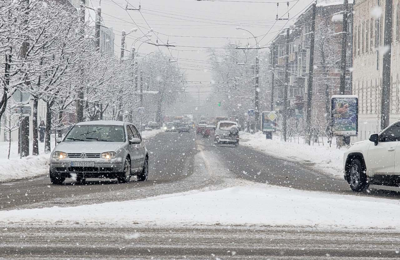 В Україні очікується погіршення погоди: мокрий сніг, дощ та ожеледиця