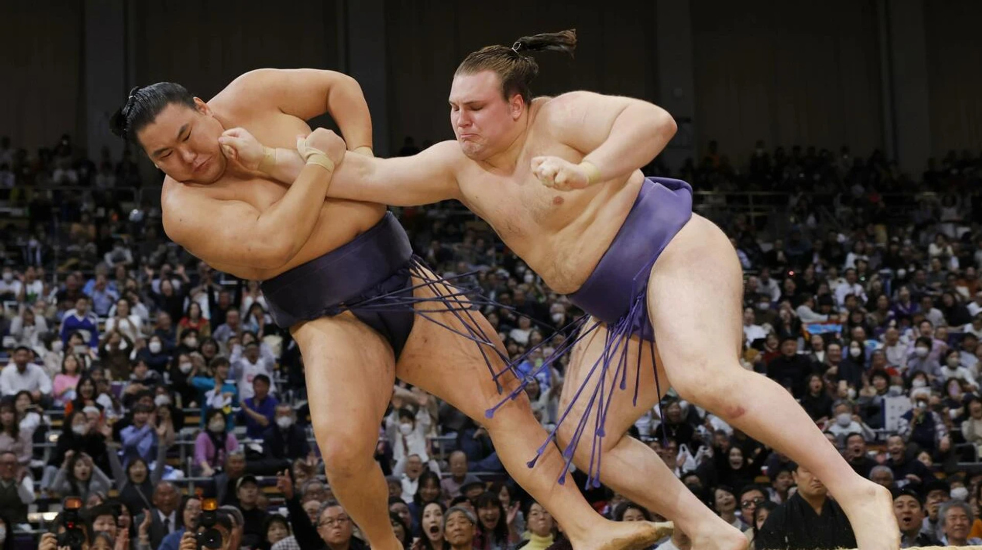 Украинский сумоист Аонишики третий раз проиграл на Haru Basho 2026