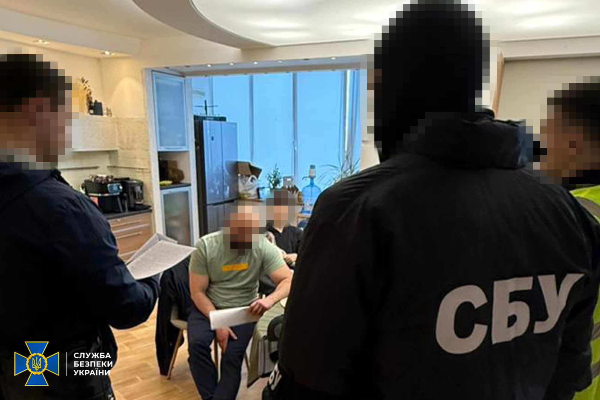 У Києві викрили схему легалізації іноземців у ЄС через підроблені документи: серед клієнтів були росіяни