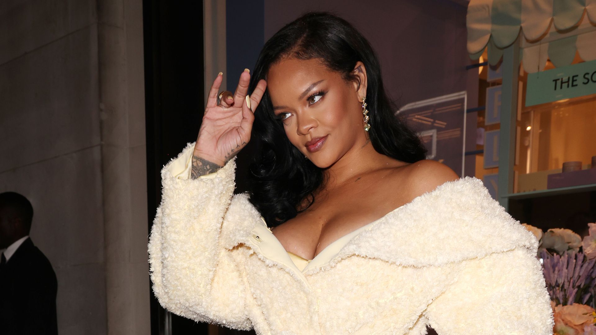 В Лос-Анджелесе обстреляли дом Рианны: певица была дома во время стрельбы