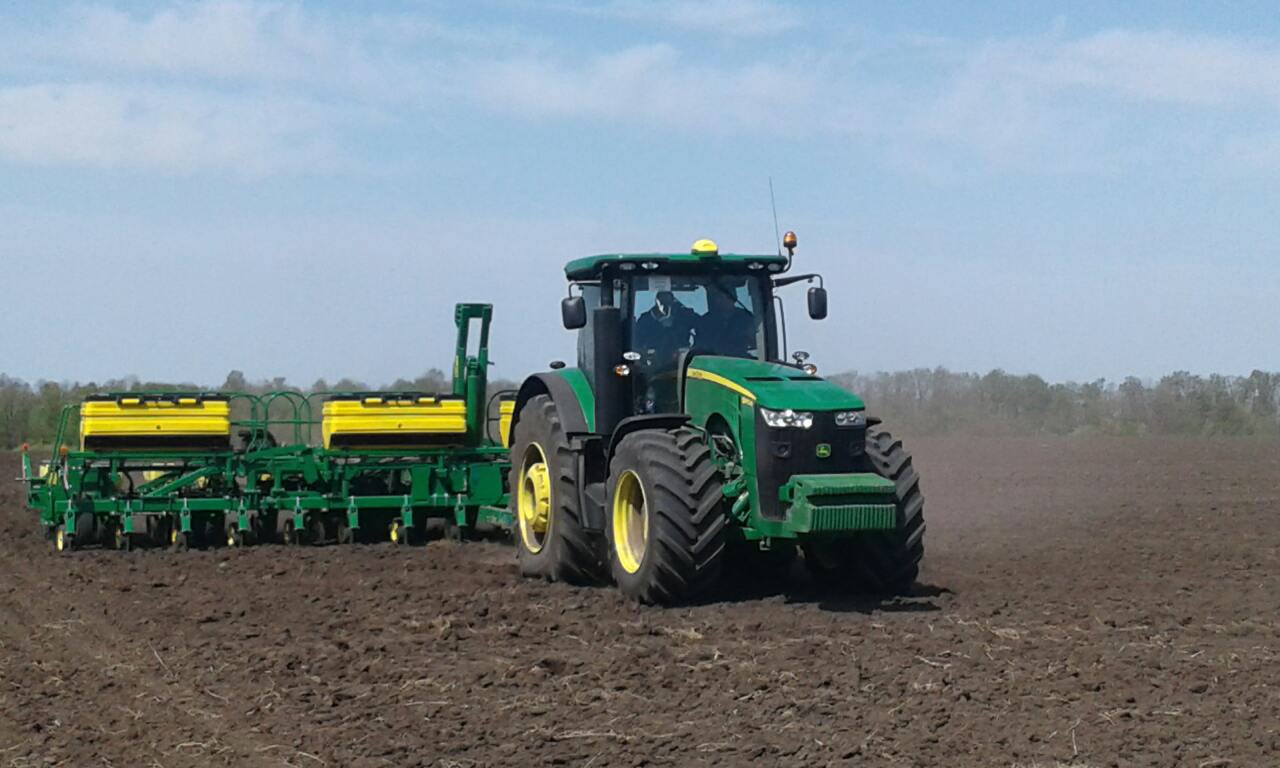 Зарплати трактористів в Україні зросли на 12%: скільки платять у 2025 році