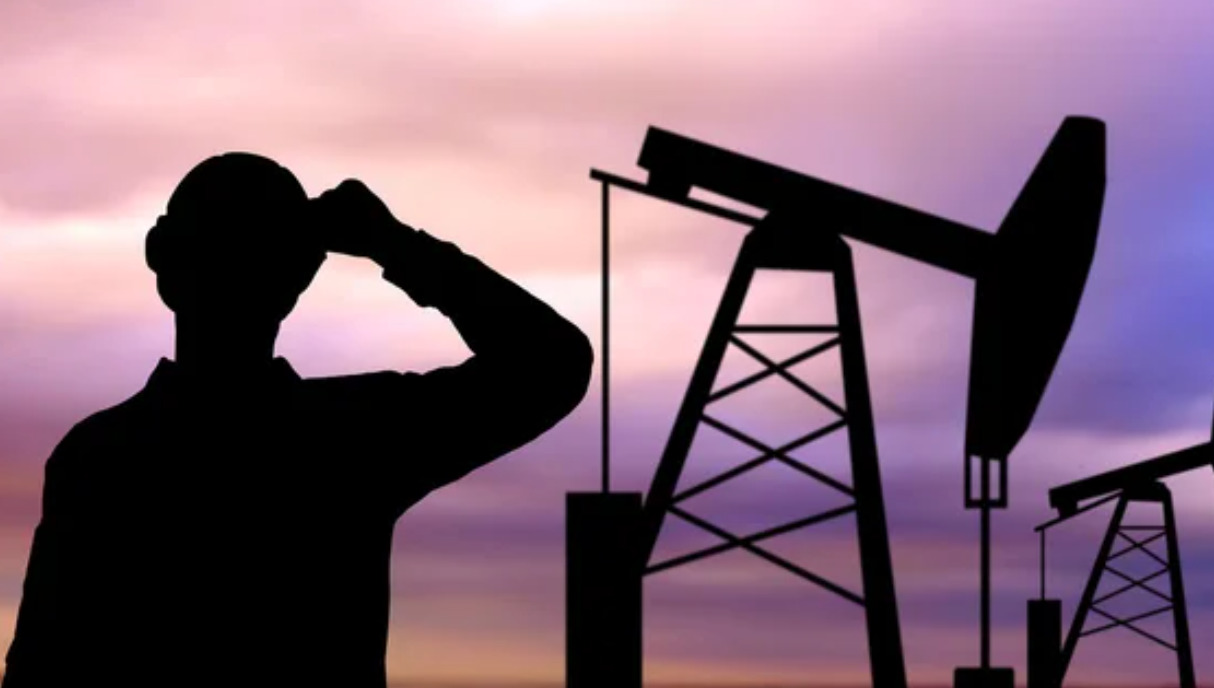 Цены на нефть превысили $100 за баррель из-за войны на Ближнем Востоке — NYT