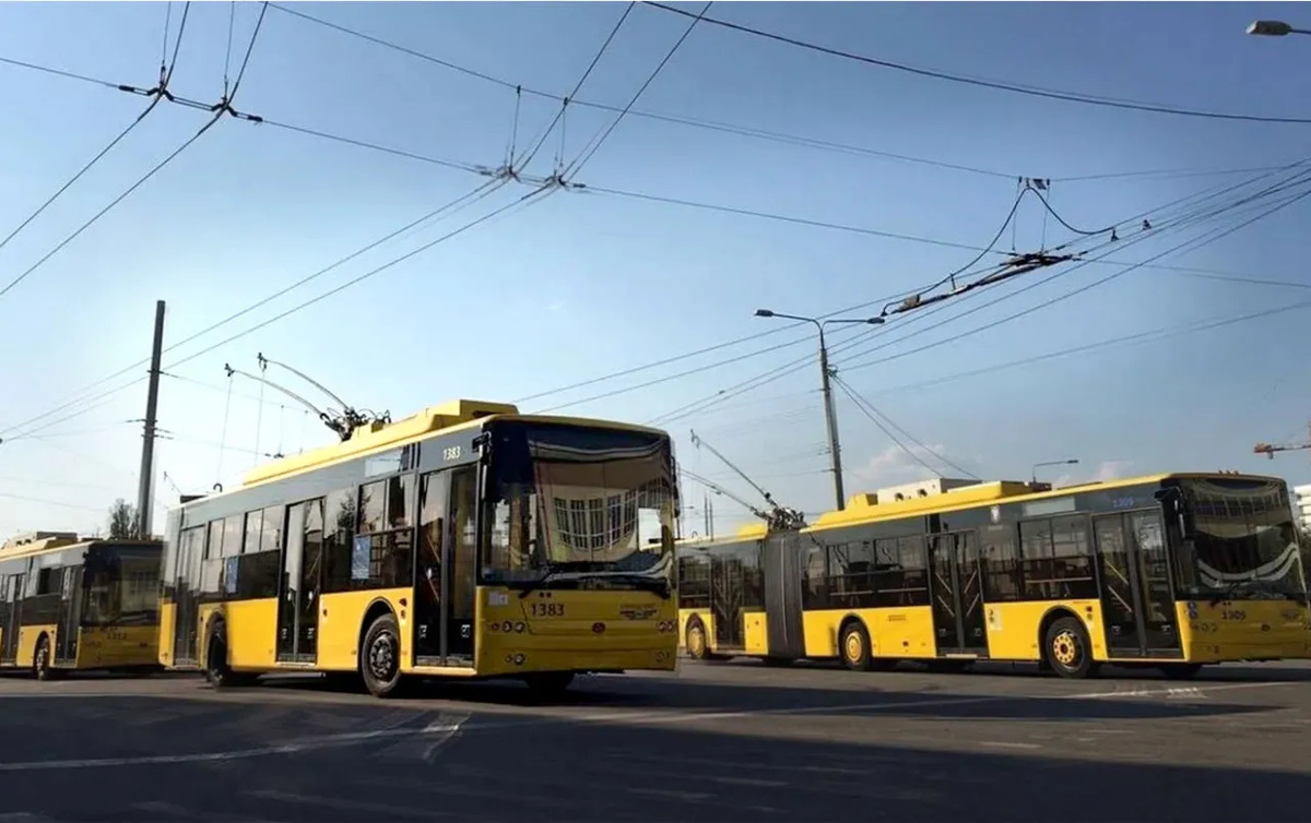 У Києві через обстріл призупинили рух тролейбусів і трамваїв на кількох ділянках