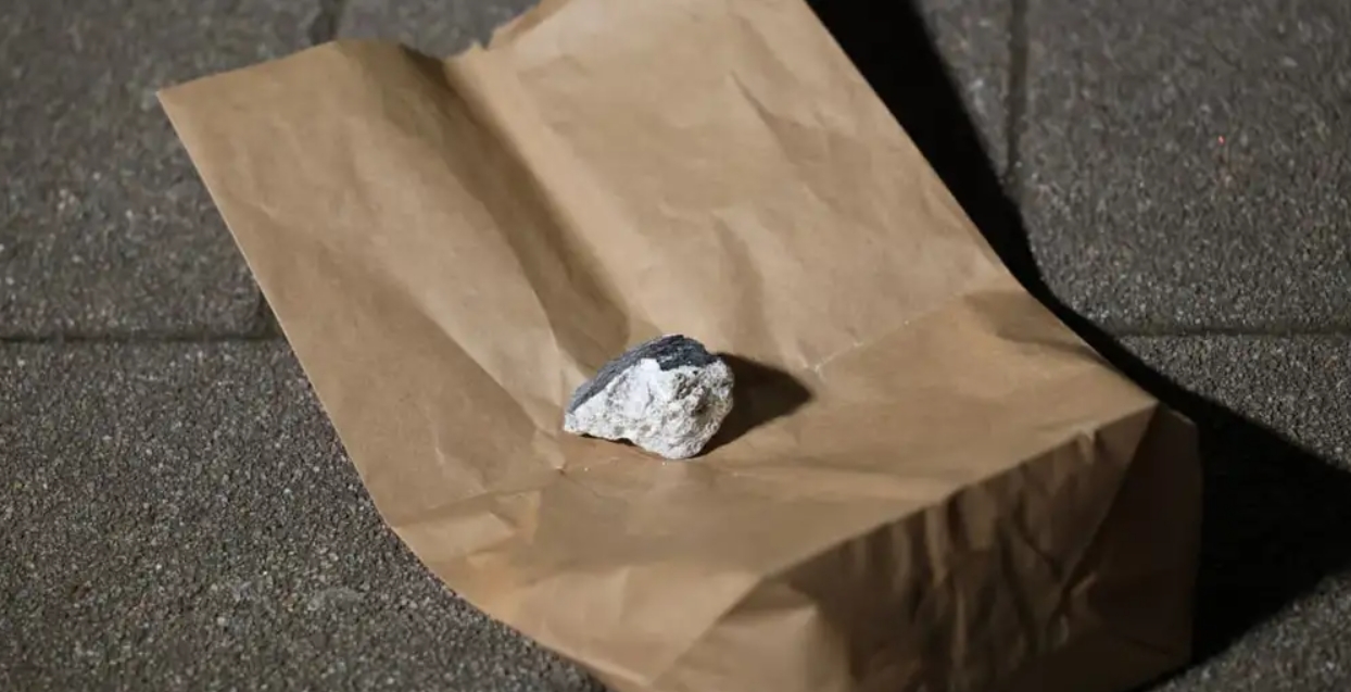 Обломки метеорита упали на жилые дома в Германии: зафиксированы повреждения в Рейнланд-Пфальце