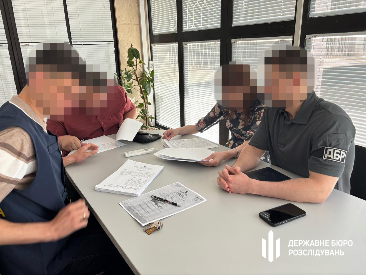 В Запорожье разоблачили схему присвоения квартир умерших: подозревают правоохранителя и адвоката