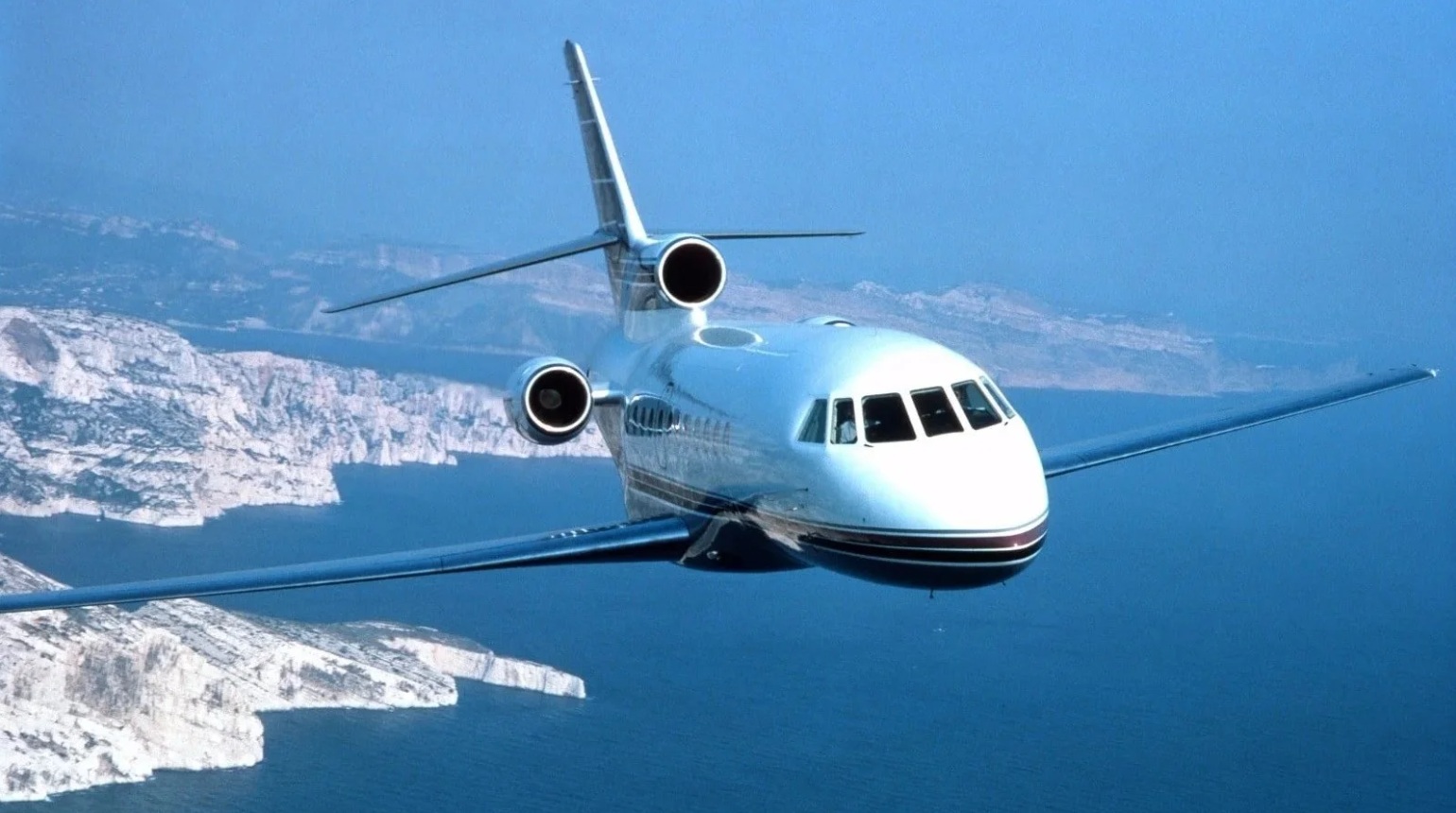 Літак Януковича та 11 російських бізнес-джетів терміново залишили Близький Схід на тлі ескалації