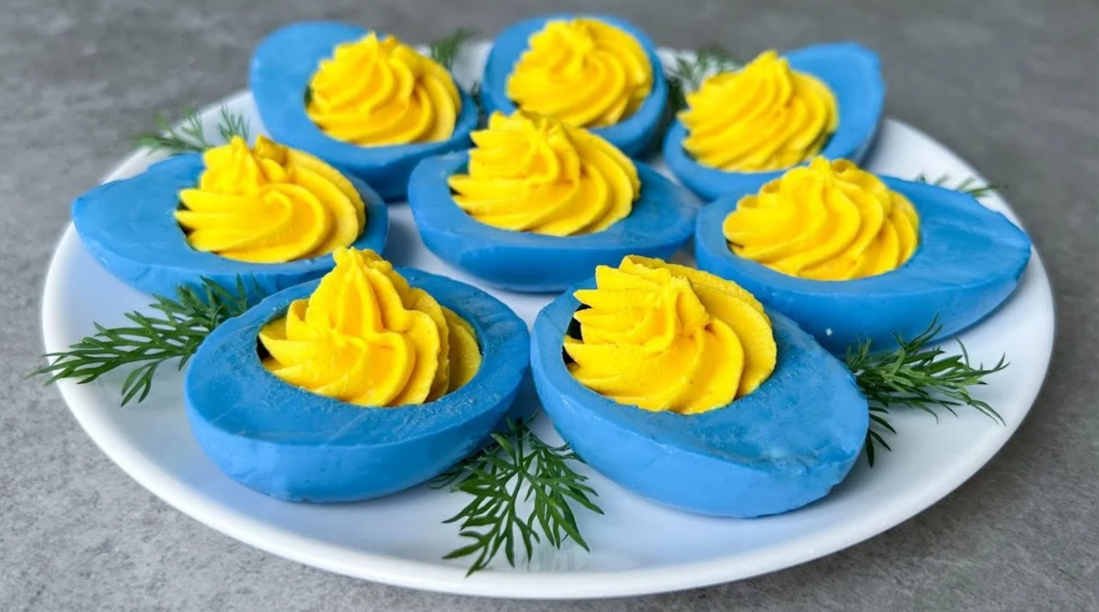 Фаршированные яйца на Пасху: простые рецепты и идеи начинок для праздничного стола