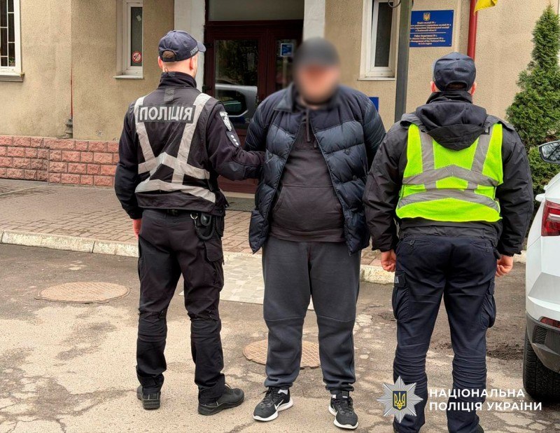 Поліція затримала нападника на військового ТЦК: ним виявився працівник митниці