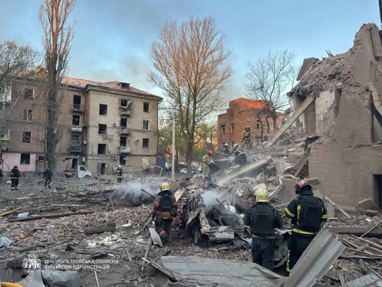 Ночная атака по Днепру: 18 человек пострадали, продолжаются поиски под завалами