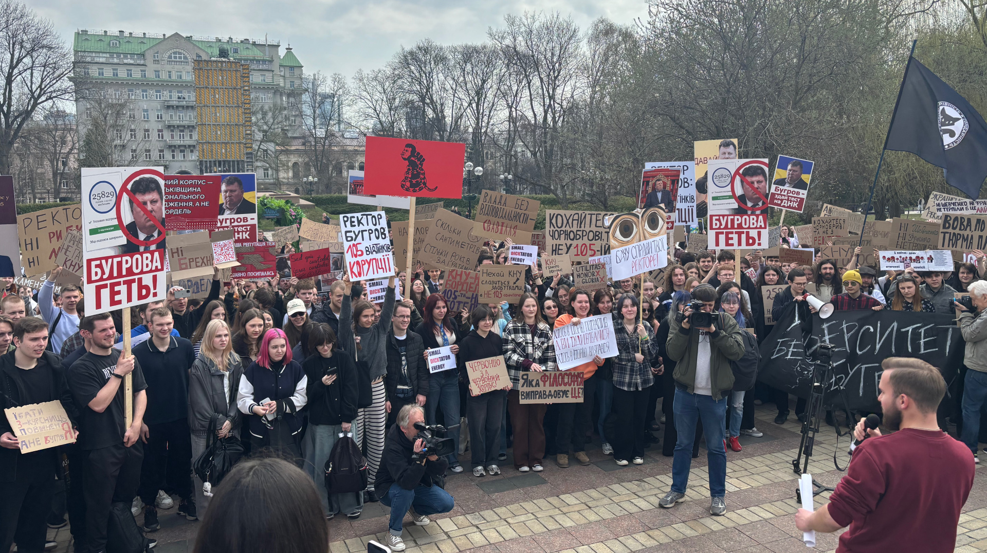 Протест в КНУ: студенты требуют реакции на скандал с ректором Бугровым