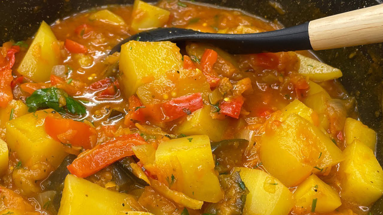 Легендарне картопляне рагу по-грецьки: готуємо ароматну вечерю за 30 хвилин