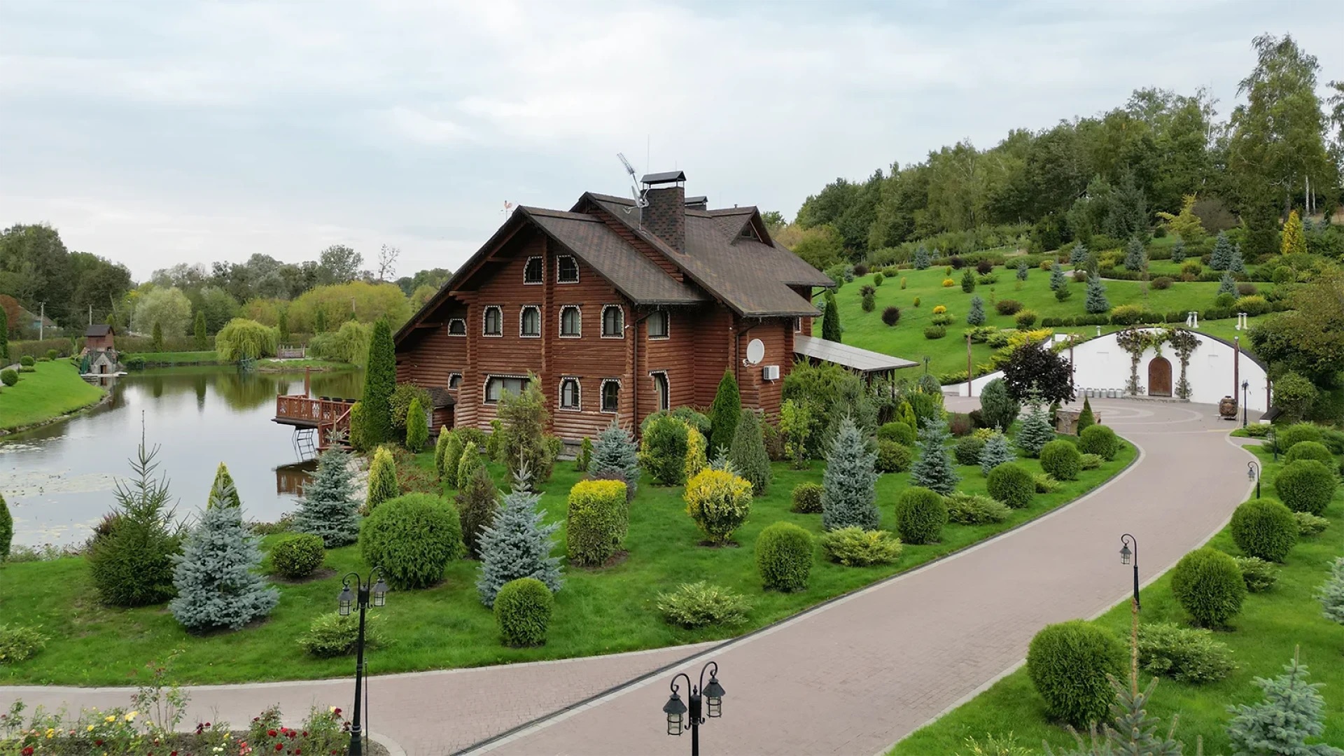 Елітне житло нардепів: хто володіє найбільшими маєтками і як їх декларують