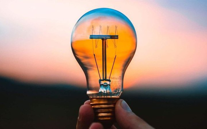 В «Укрэнерго» обнародовали графики отключений света на 8 апреля: к чему готовиться потребителям