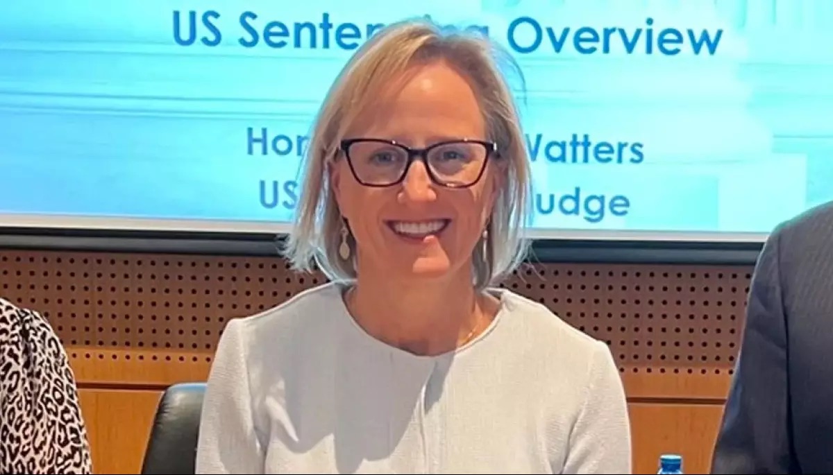 Держдеп пояснив відставку Джулі Девіс: повірена у справах США в Україні йде на пенсію