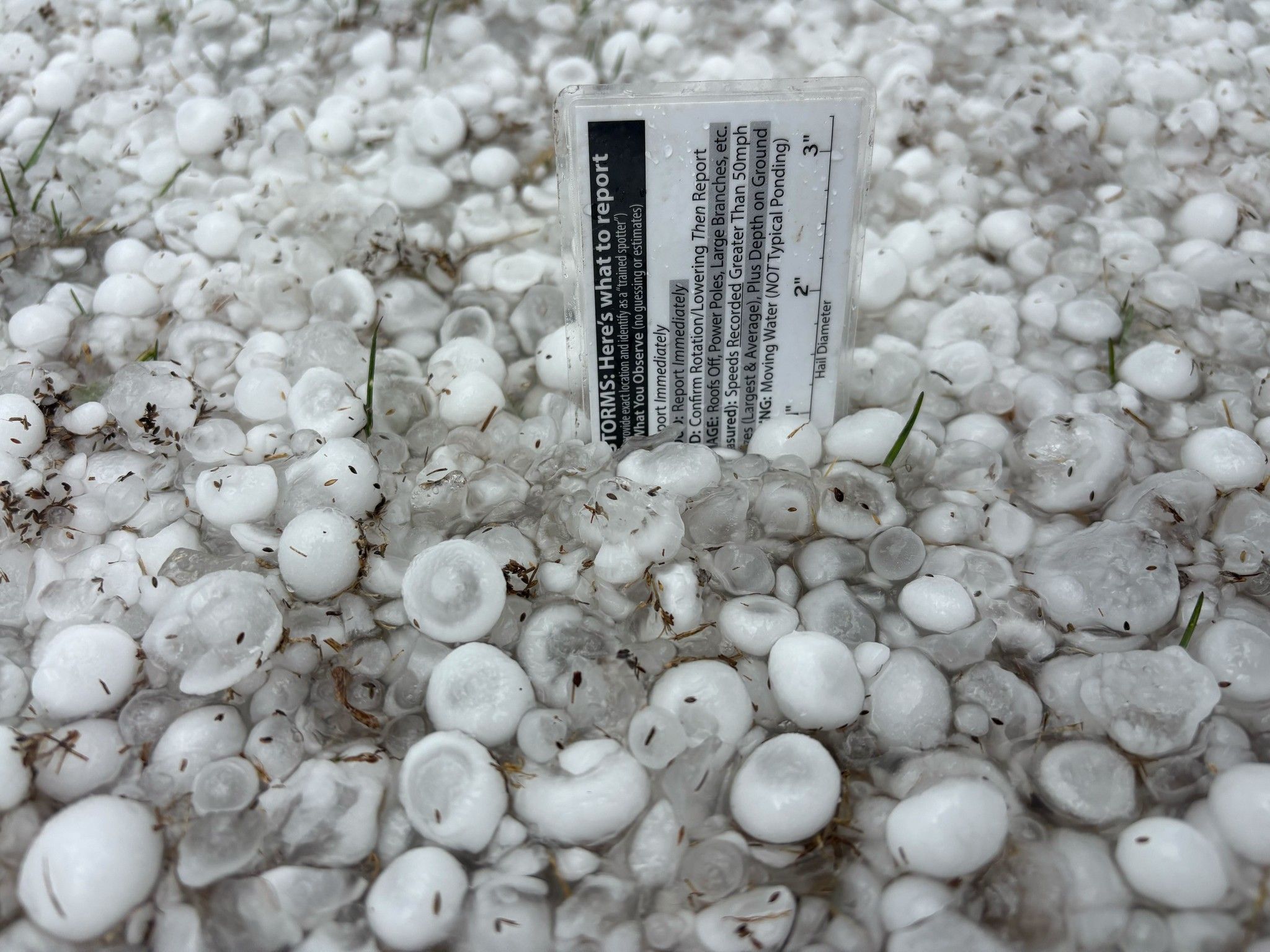 У Міннесоті випав град розміром із тенісний м’яч: шторм спричинив торнадо та зливи