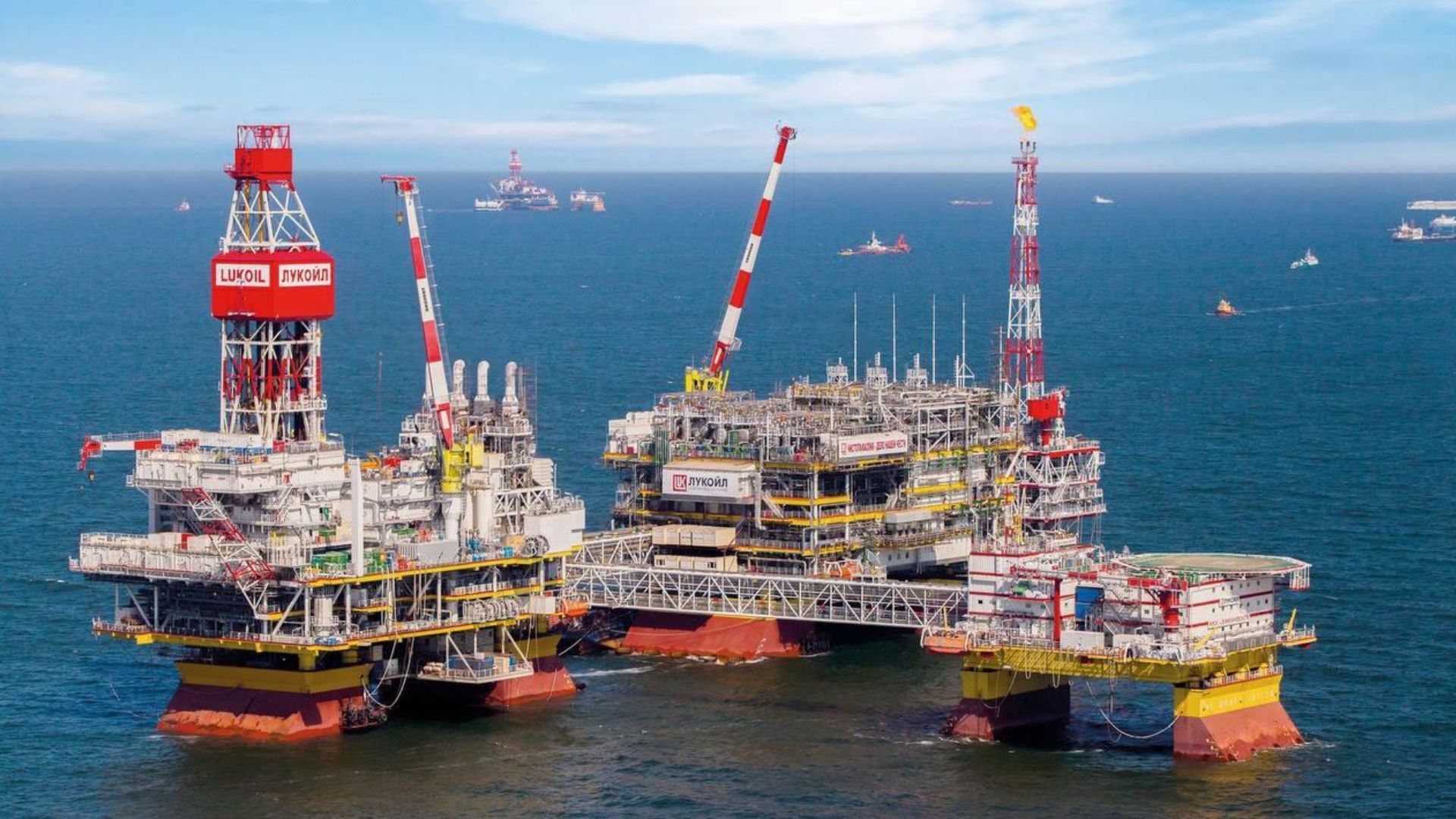 Удар за 1000 км: ВСУ поразили буровые платформы РФ в Каспийском море - что известно