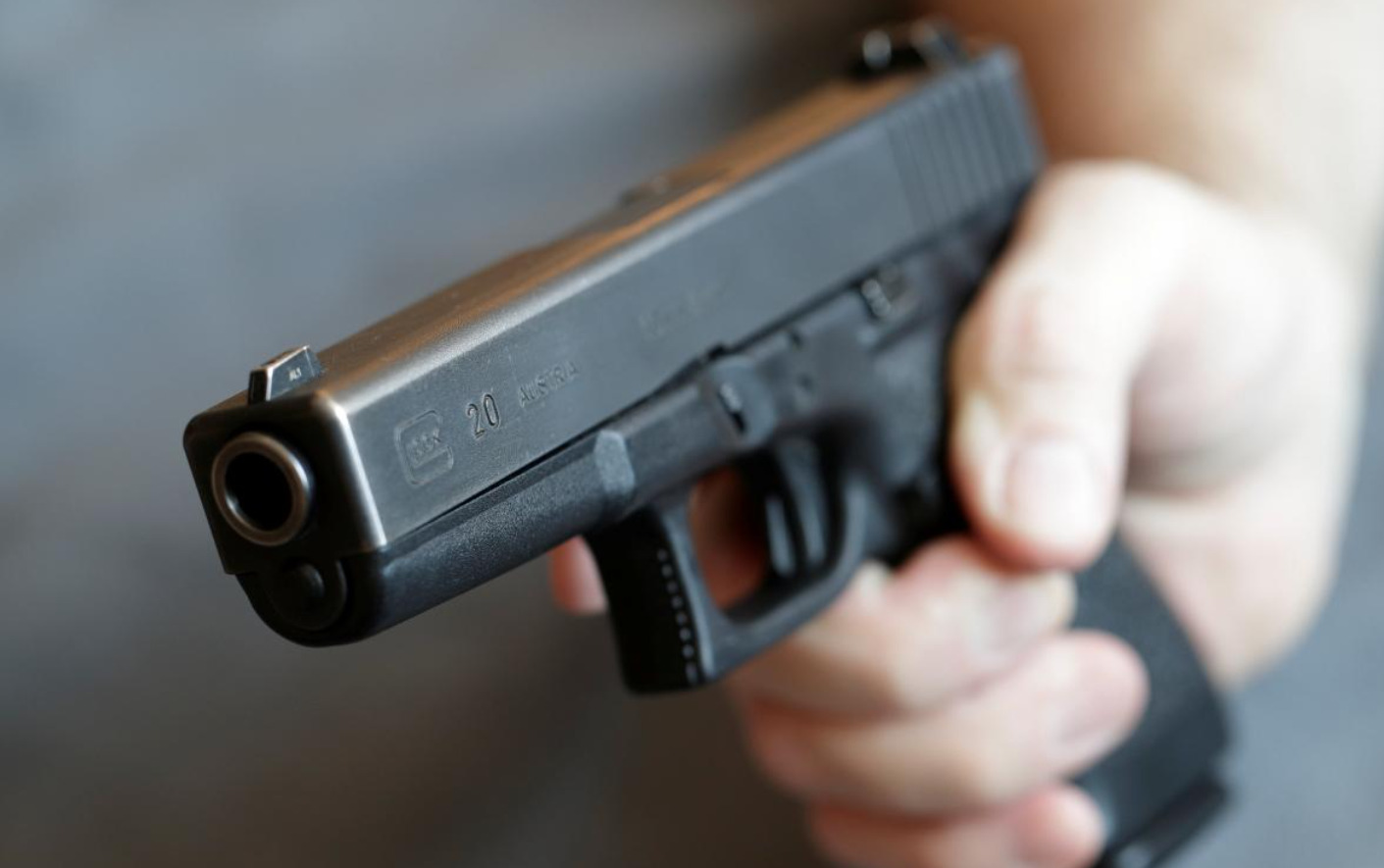 Что делать родителям с детьми при появлении человека с оружием: в полиции дали четкие инструкции