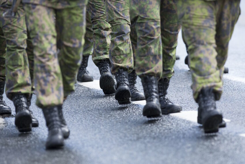 Оккупанты усилили мобилизацию в Луганской области: предприятия теряют до 50% работников