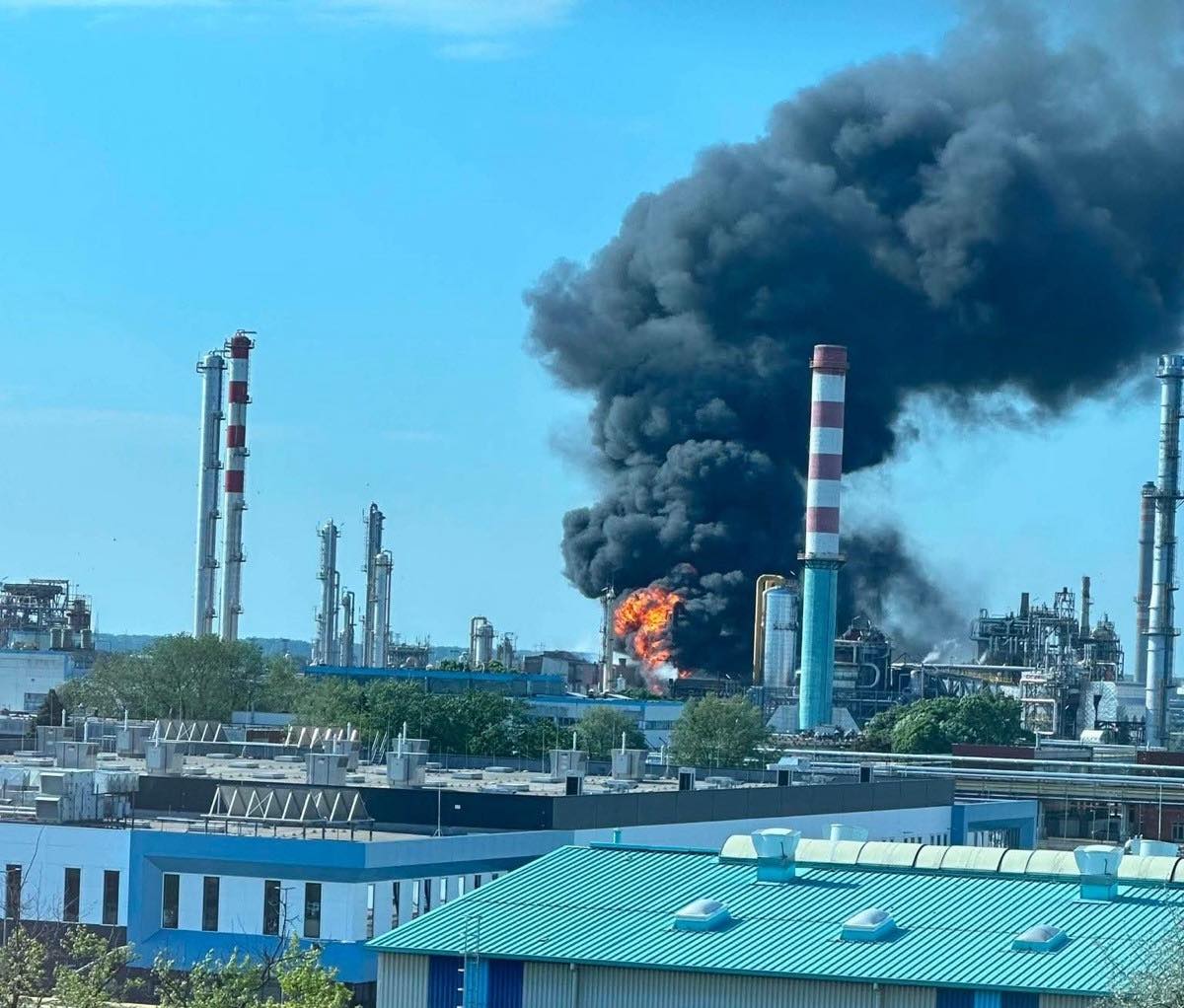 В Угорщині стався потужний вибух на заводі MOL: є загиблий і поранені
