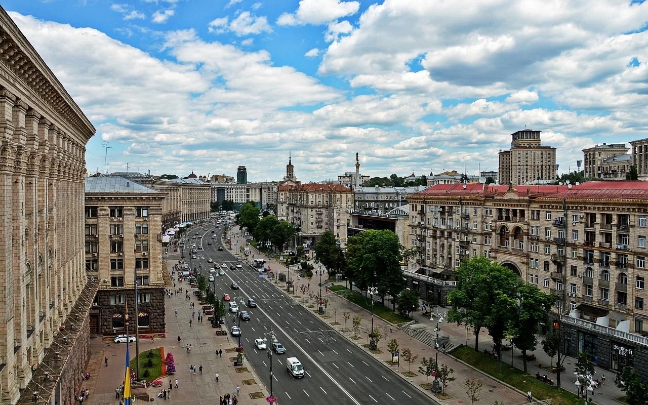 У Києві 7 травня частково обмежать рух Хрещатиком через ремонт дороги: де триватимуть роботи