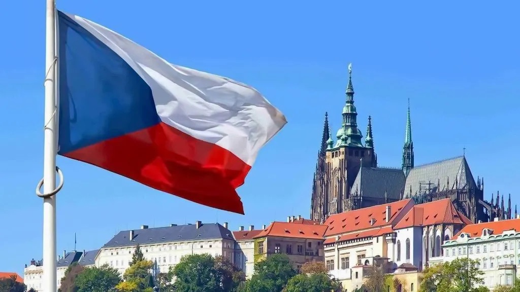 У Празі тисячі людей протестували проти змін у фінансуванні суспільних медіа