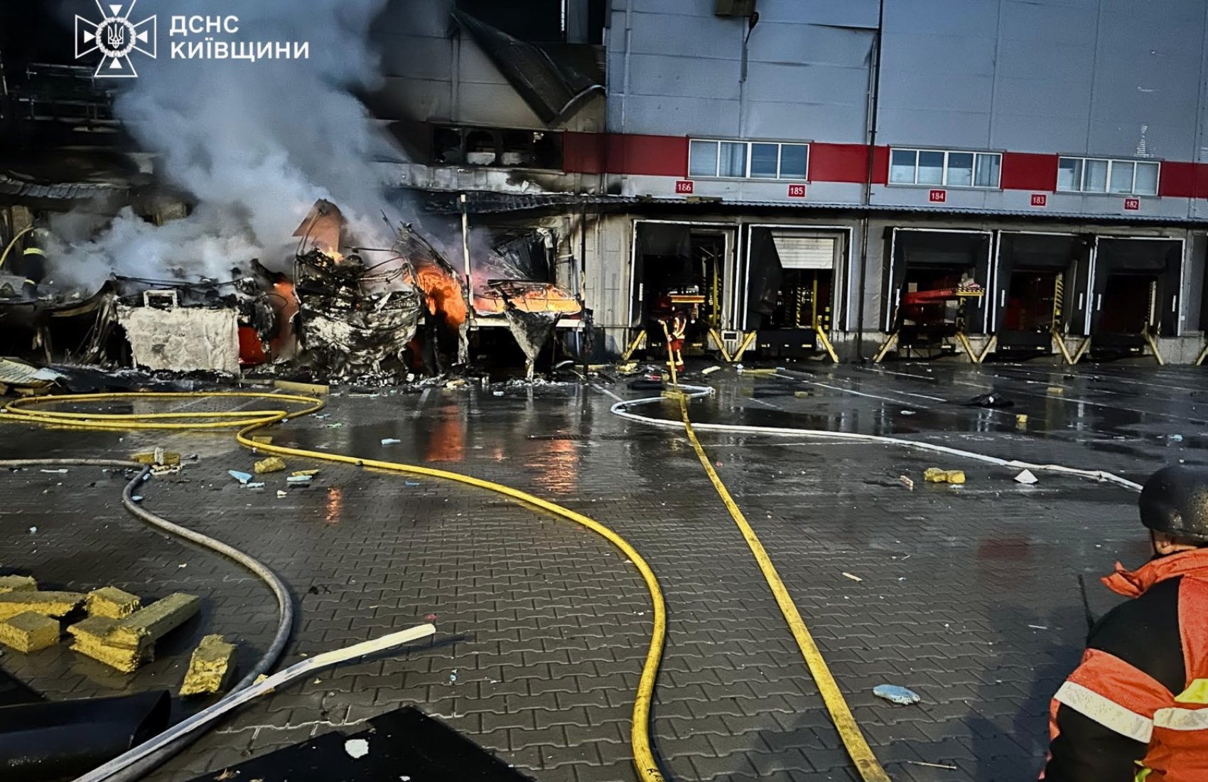 Удар РФ по терміналу «Нової пошти»: компанія повідомила про знищення близько 10 тисяч посилок