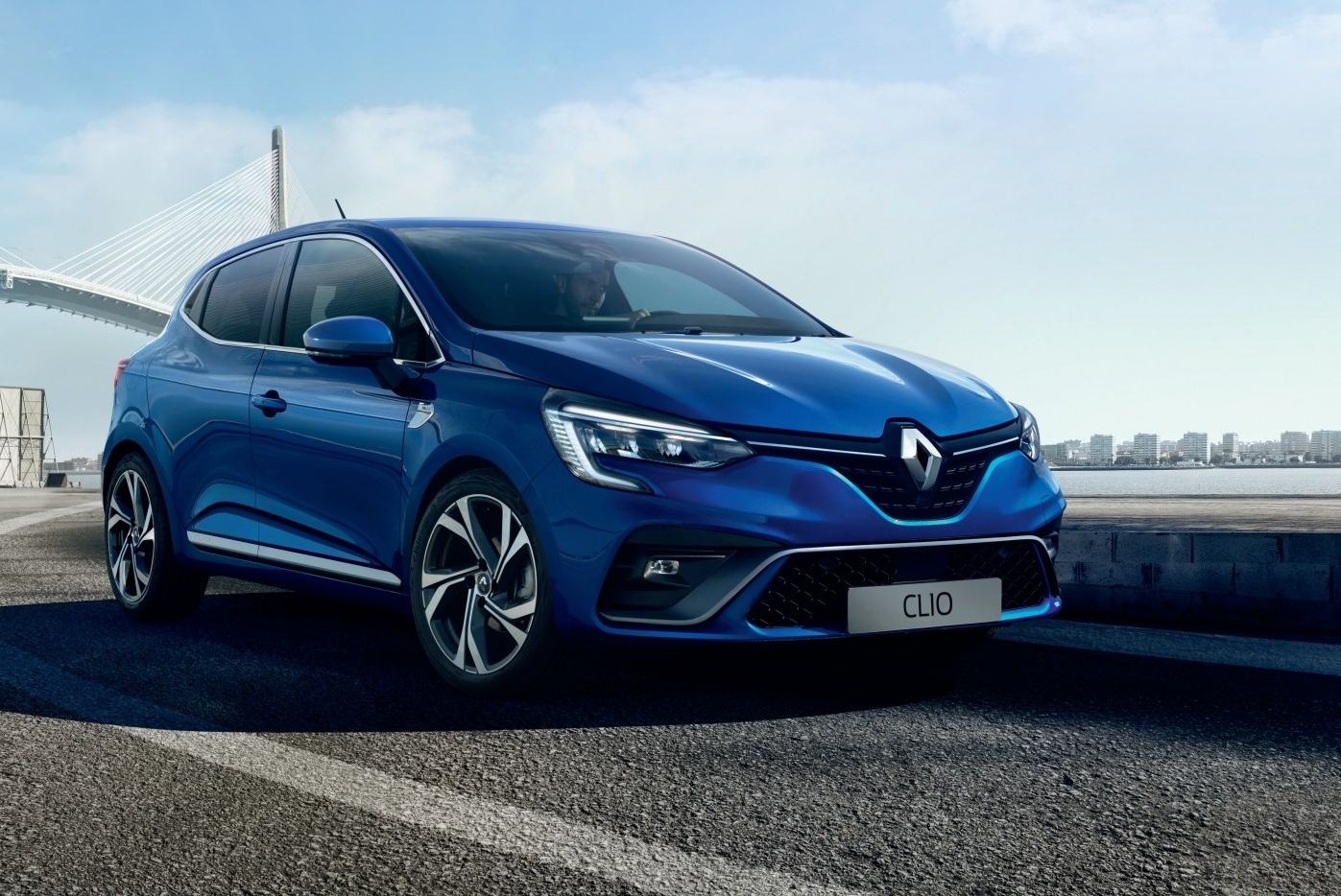Ринок нових авто в Європі: Renault Clio утримує лідерство, а Tesla Model Y очолює сегмент електрокарів