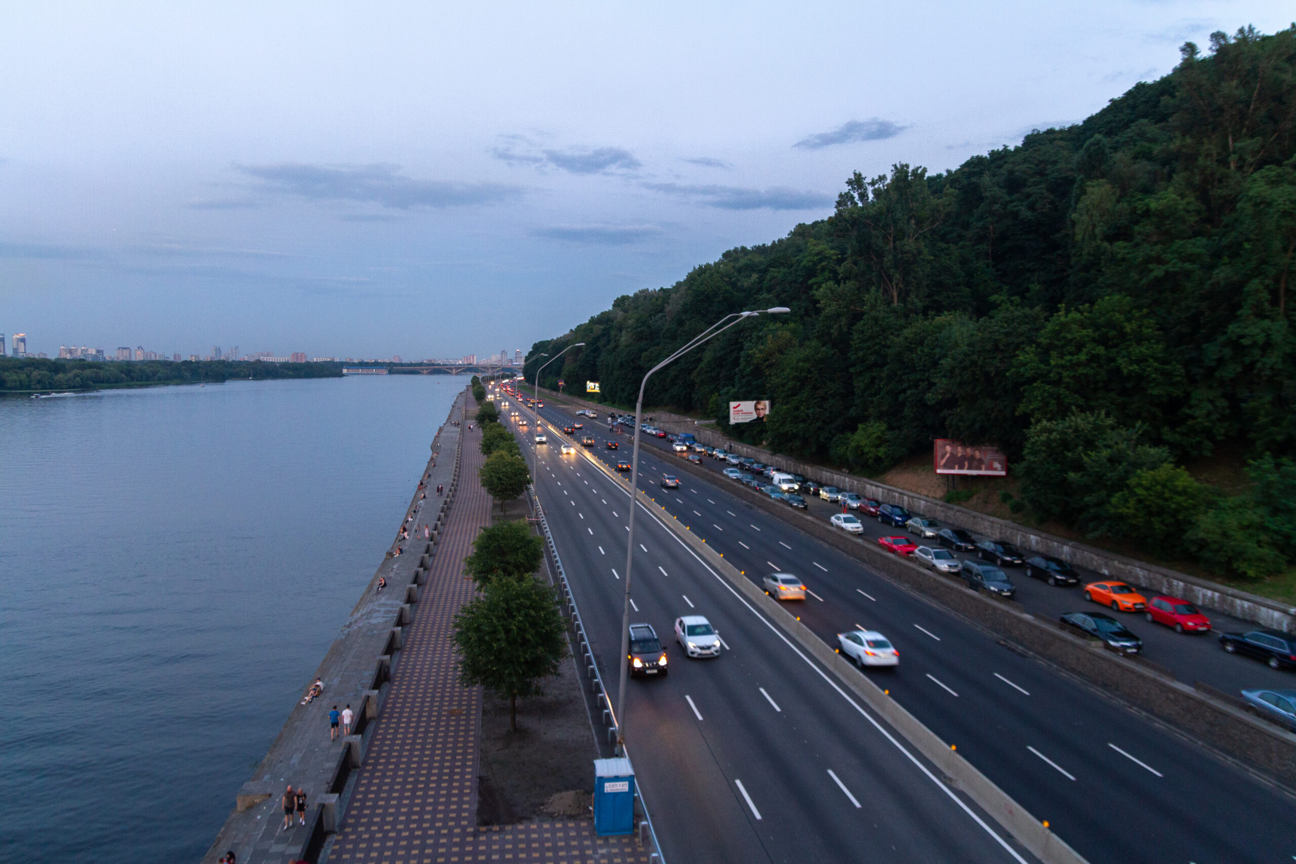 У Києві на чотири дні частково перекриють Набережне шосе: коли діятимуть обмеження руху