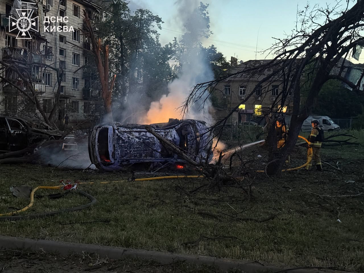 Допомога постраждалим від атаки на Київ 2 липня: КМДА назвала адреси штабів і пояснила, як отримати виплати