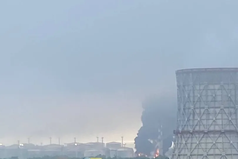 Ночной налет на РФ: в морском порту Санкт-Петербурга горит нефтебаза