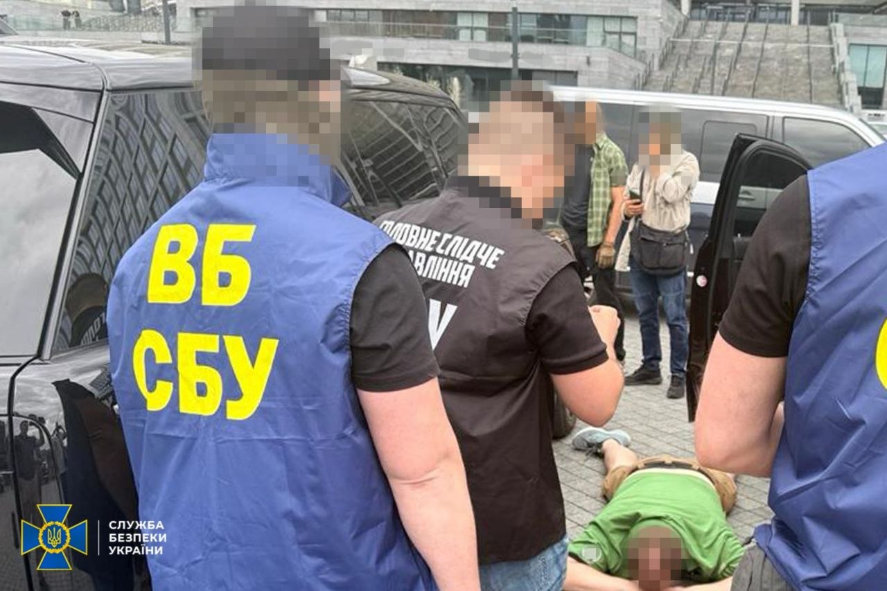 Чиновника Торгово-промышленной палаты Украины и ее сына подозревают в требовании 100 тысяч евро взятки от производителя БпЛА
