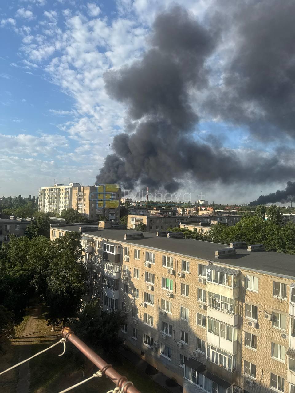 Таганрог атаковали беспилотники: после ночных взрывов вспыхнули пожары в порту и у авиаколледжа