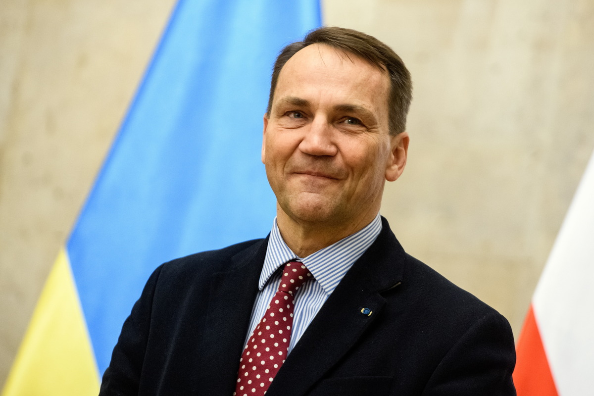 Сікорський попередив про можливу провокацію РФ із використанням українських дронів