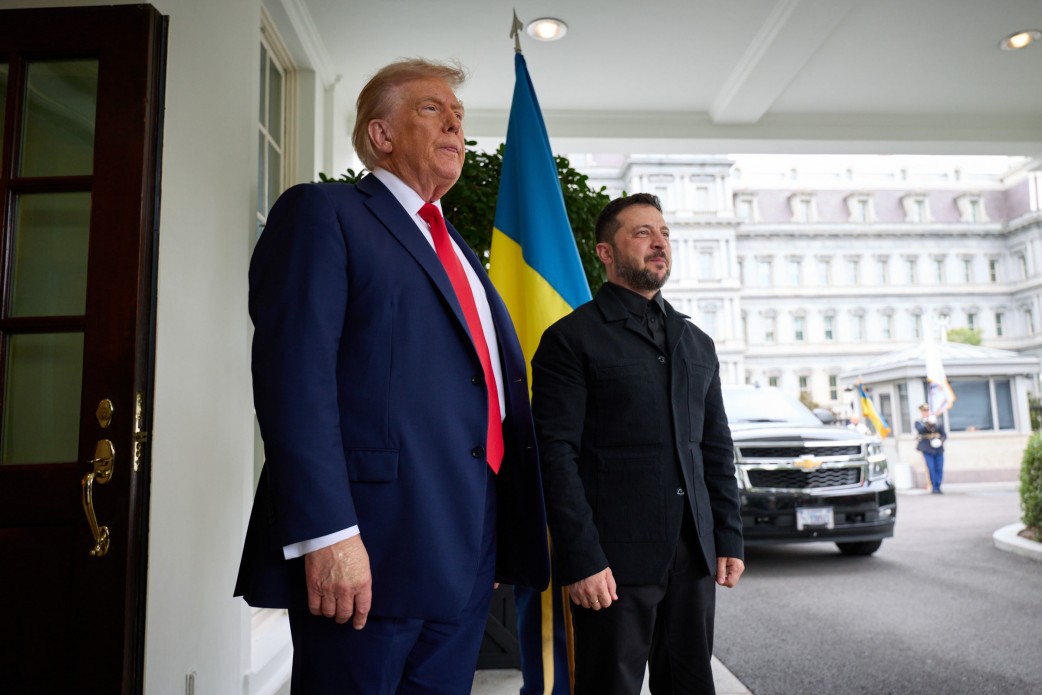 Politico: Зеленский убедил США, что Украина способна победить в войне с Россией